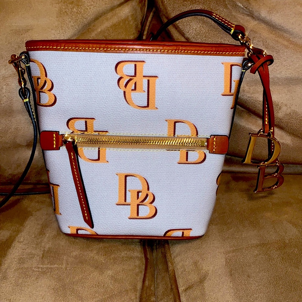 AUTHENTIC DOONEY & BOURKE CROSSBODY